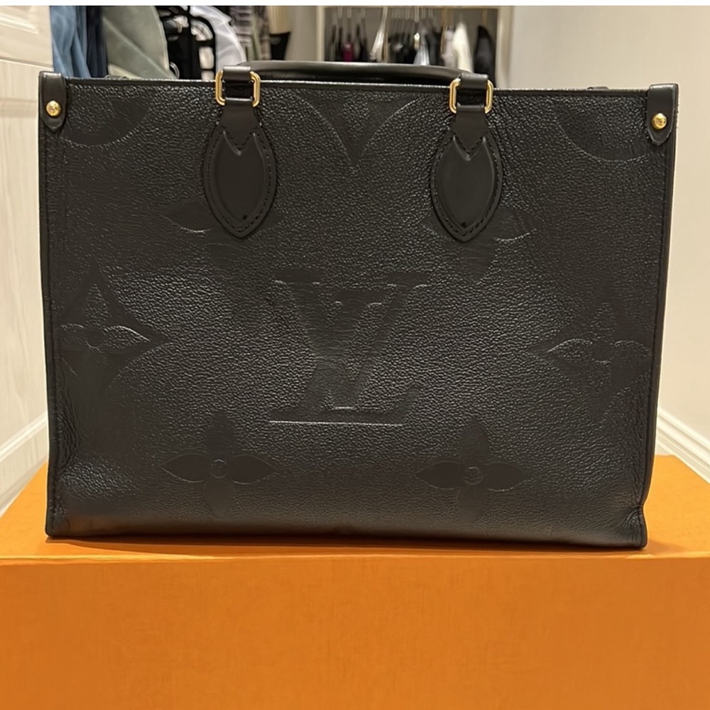 Louis Vuitton Onthego  MM Box and dustbag included.